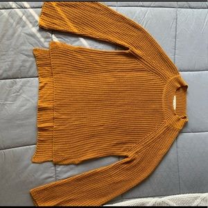Sweater w bell sleeves